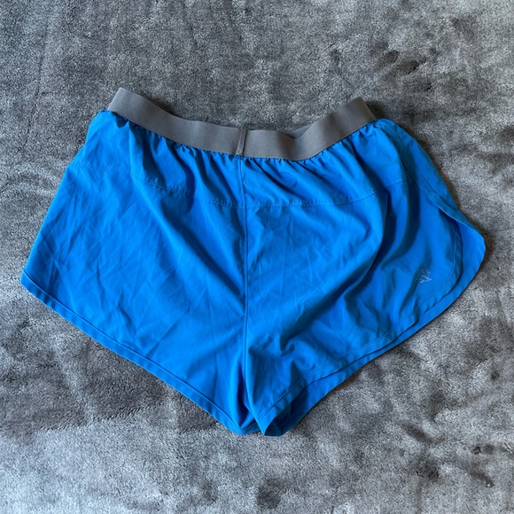 Blue hoka comfy running split shorts - Picture 2 of 4
